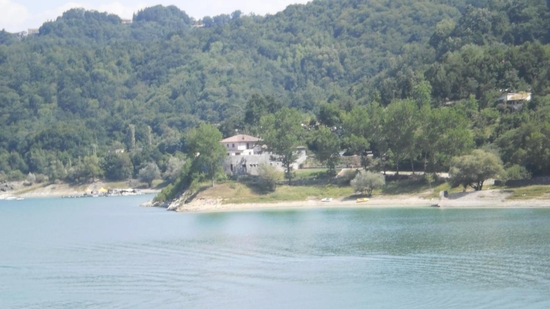 Agriturismo Incantesimo Del Lago Salto Varco Sabino Exterior photo