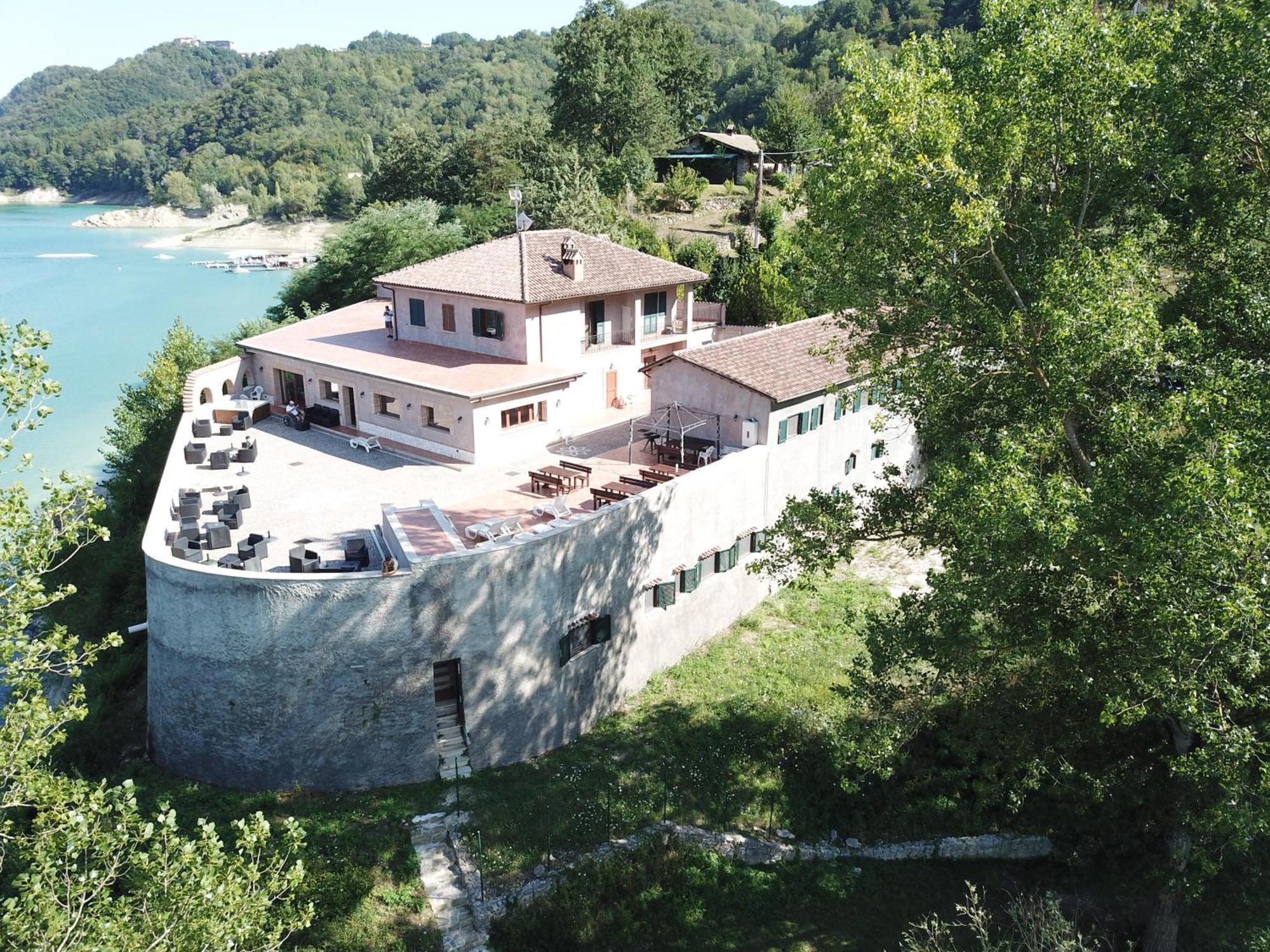 Agriturismo Incantesimo Del Lago Salto Varco Sabino Exterior photo